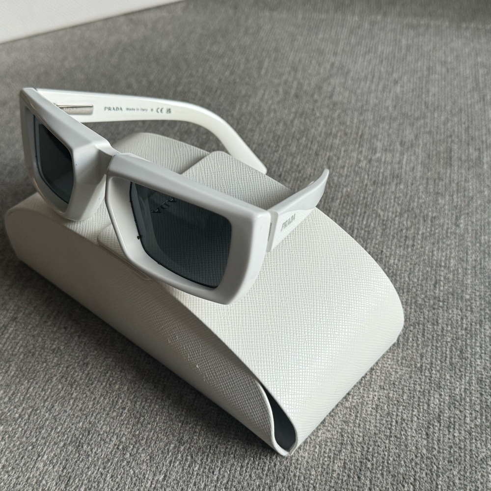 Sunglasses - Picture 5 of 6